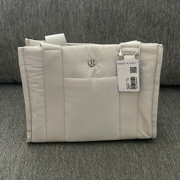 NWT LULULEMON BOXY MINI TOTE BAG 4.5L Bone White OS - Picture 2 of 6